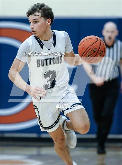 Thumbnail 2 in Loyola vs. Central Catholic (Marianist Classic) photogallery.