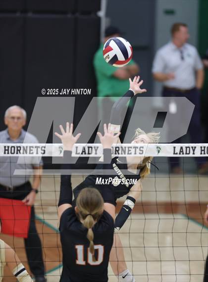 Thumbnail 3 in Nocona vs Whitewright (UIL 2A D1 Volleyball Semifinal) photogallery.