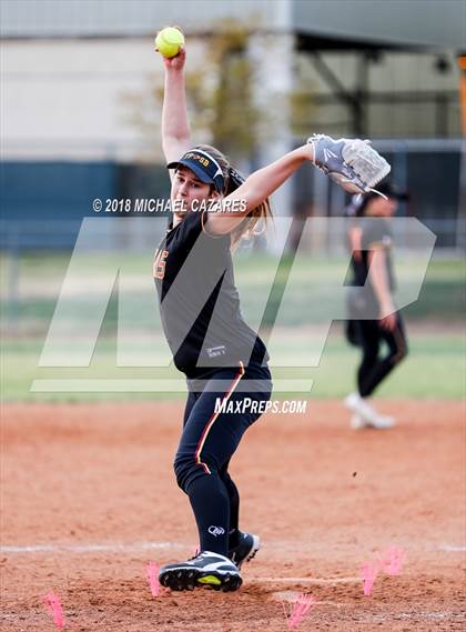 Thumbnail 2 in Cathedral Catholic vs. Torrey Pines photogallery.