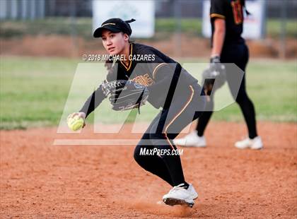 Thumbnail 1 in Cathedral Catholic vs. Torrey Pines photogallery.