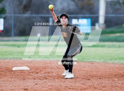 Thumbnail 2 in Cathedral Catholic vs. Torrey Pines photogallery.