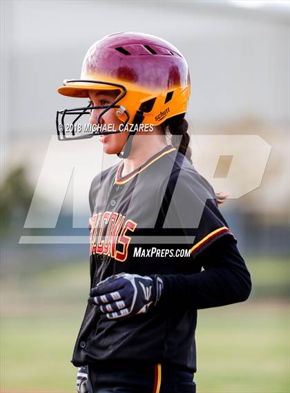 Thumbnail 2 in Cathedral Catholic vs. Torrey Pines photogallery.