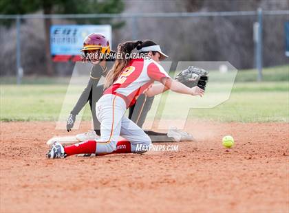 Thumbnail 3 in Cathedral Catholic vs. Torrey Pines photogallery.