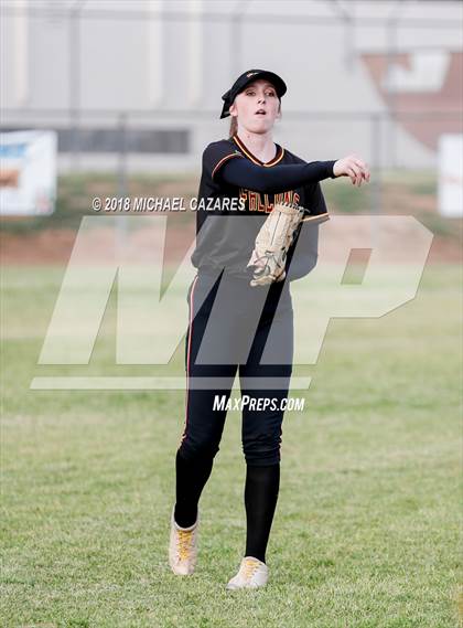 Thumbnail 3 in Cathedral Catholic vs. Torrey Pines photogallery.