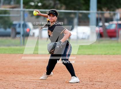 Thumbnail 2 in Cathedral Catholic vs. Torrey Pines photogallery.