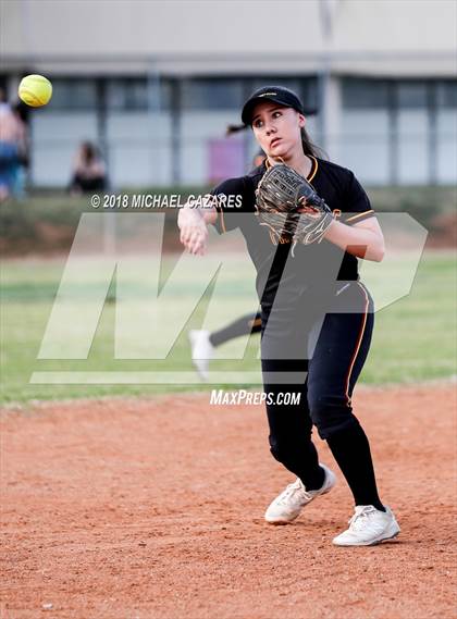Thumbnail 2 in Cathedral Catholic vs. Torrey Pines photogallery.