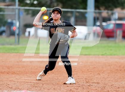 Thumbnail 3 in Cathedral Catholic vs. Torrey Pines photogallery.