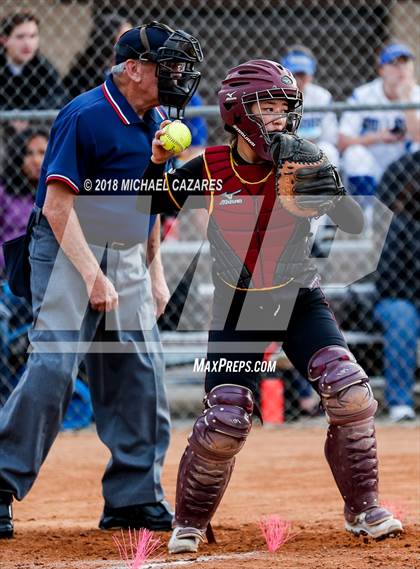 Thumbnail 3 in Cathedral Catholic vs. Torrey Pines photogallery.
