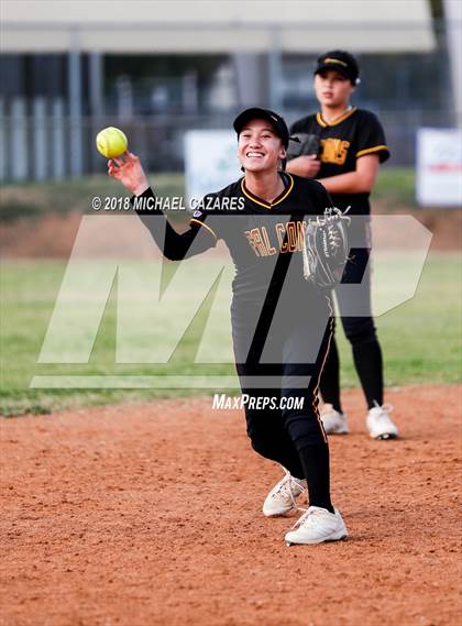 Thumbnail 3 in Cathedral Catholic vs. Torrey Pines photogallery.
