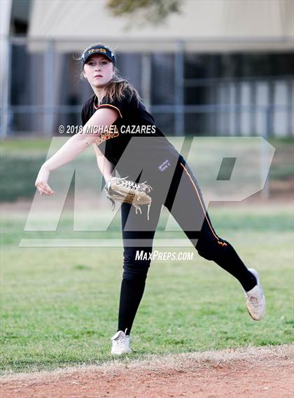 Thumbnail 2 in Cathedral Catholic vs. Torrey Pines photogallery.