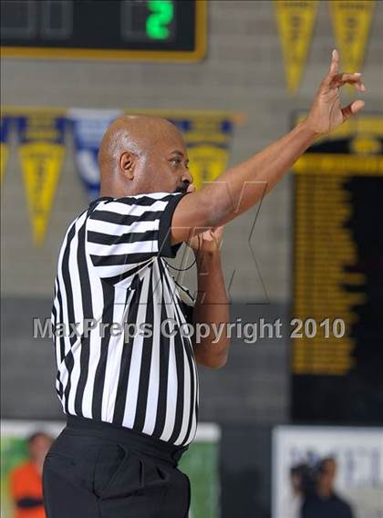 Thumbnail 1 in Sacramento vs. Folsom (Common Good Classic) photogallery.