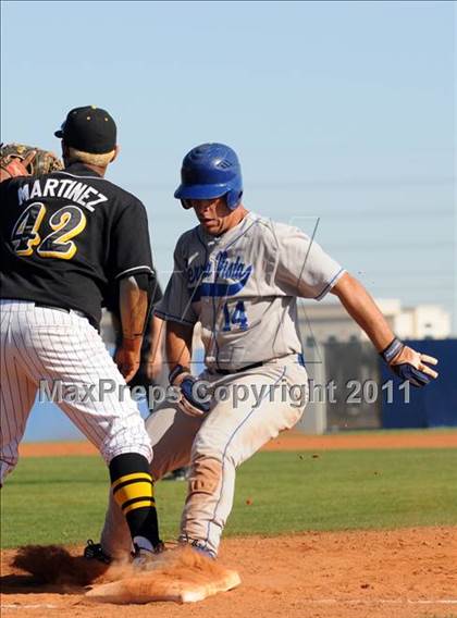 Thumbnail 1 in San Fernando vs. Sierra Vista (Blazer Bash) photogallery.