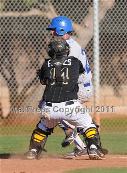 Thumbnail 1 in San Fernando vs. Sierra Vista (Blazer Bash) photogallery.