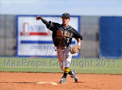 Thumbnail 1 in San Fernando vs. Sierra Vista (Blazer Bash) photogallery.