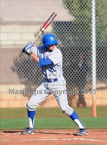 Thumbnail 1 in San Fernando vs. Sierra Vista (Blazer Bash) photogallery.