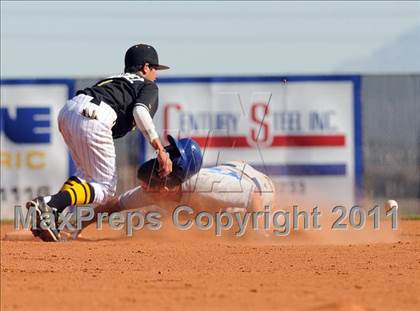 Thumbnail 2 in San Fernando vs. Sierra Vista (Blazer Bash) photogallery.