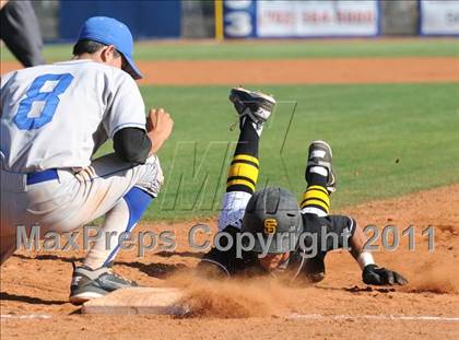 Thumbnail 1 in San Fernando vs. Sierra Vista (Blazer Bash) photogallery.