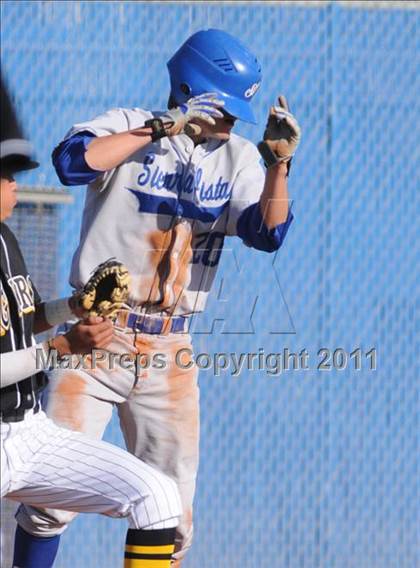 Thumbnail 2 in San Fernando vs. Sierra Vista (Blazer Bash) photogallery.