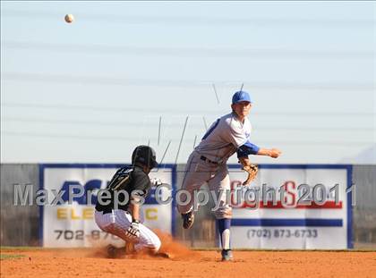 Thumbnail 1 in San Fernando vs. Sierra Vista (Blazer Bash) photogallery.
