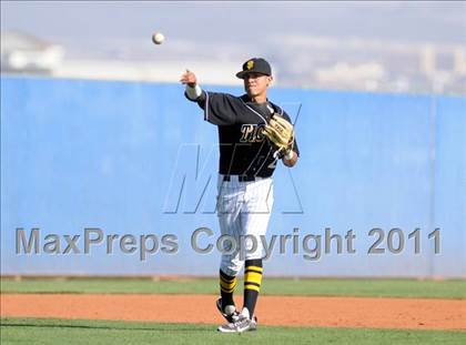 Thumbnail 3 in San Fernando vs. Sierra Vista (Blazer Bash) photogallery.