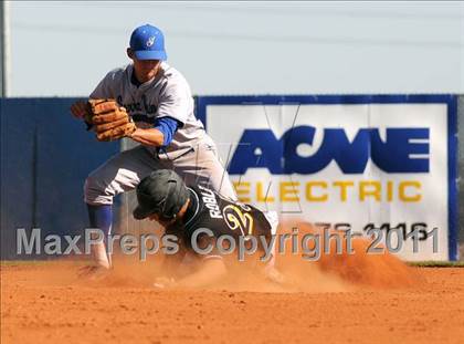 Thumbnail 2 in San Fernando vs. Sierra Vista (Blazer Bash) photogallery.