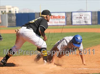 Thumbnail 2 in San Fernando vs. Sierra Vista (Blazer Bash) photogallery.