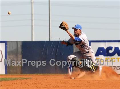 Thumbnail 1 in San Fernando vs. Sierra Vista (Blazer Bash) photogallery.