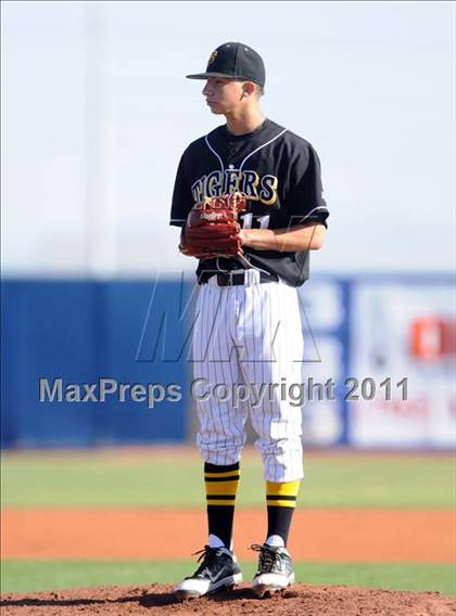 Thumbnail 3 in San Fernando vs. Sierra Vista (Blazer Bash) photogallery.