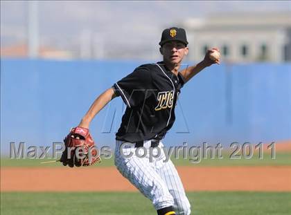 Thumbnail 2 in San Fernando vs. Sierra Vista (Blazer Bash) photogallery.