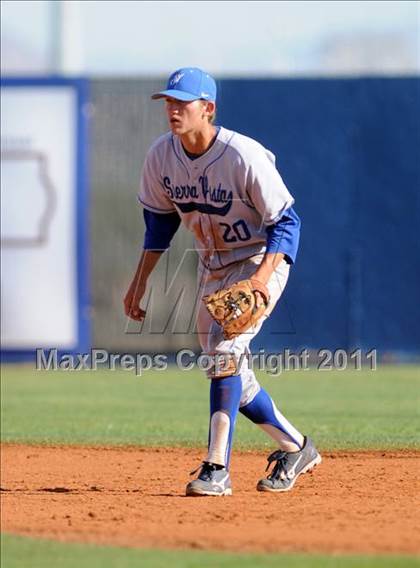Thumbnail 1 in San Fernando vs. Sierra Vista (Blazer Bash) photogallery.
