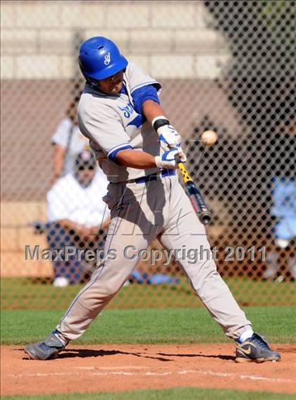 Thumbnail 3 in San Fernando vs. Sierra Vista (Blazer Bash) photogallery.