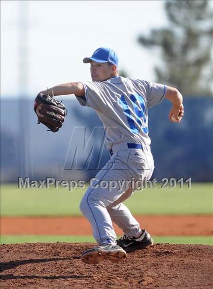 Thumbnail 1 in San Fernando vs. Sierra Vista (Blazer Bash) photogallery.