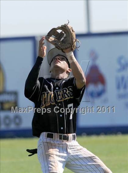 Thumbnail 3 in San Fernando vs. Sierra Vista (Blazer Bash) photogallery.