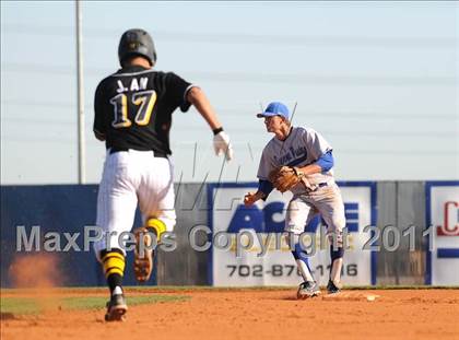 Thumbnail 1 in San Fernando vs. Sierra Vista (Blazer Bash) photogallery.