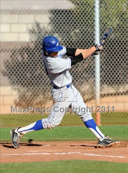 Thumbnail 2 in San Fernando vs. Sierra Vista (Blazer Bash) photogallery.