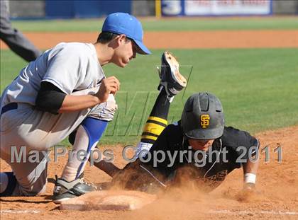 Thumbnail 2 in San Fernando vs. Sierra Vista (Blazer Bash) photogallery.