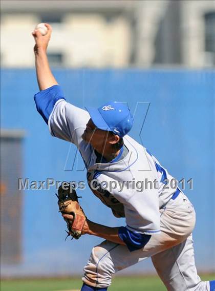 Thumbnail 3 in San Fernando vs. Sierra Vista (Blazer Bash) photogallery.