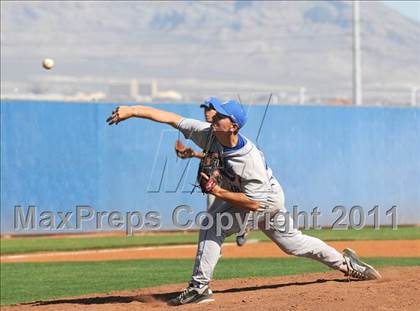 Thumbnail 2 in San Fernando vs. Sierra Vista (Blazer Bash) photogallery.