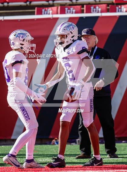 Thumbnail 3 in Corner Canyon vs. Lehi (UHSAA 6A Semifinal) photogallery.