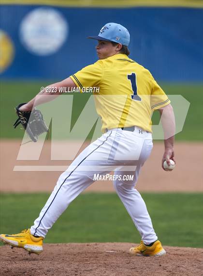 Thumbnail 2 in Berean Christian vs. San Marin photogallery.