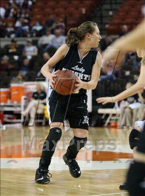 Thumbnail 1 in Lindsay vs Martins Mill (UIL D1 1A  Semifinals) photogallery.