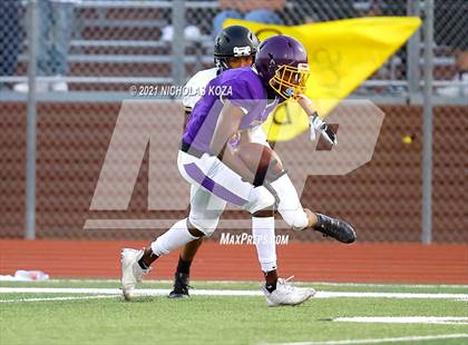 Thumbnail 3 in Lynwood vs. Firebaugh (Lynwood City Classic) photogallery.