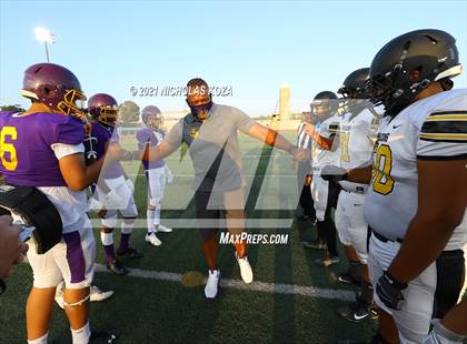 Thumbnail 3 in Lynwood vs. Firebaugh (Lynwood City Classic) photogallery.