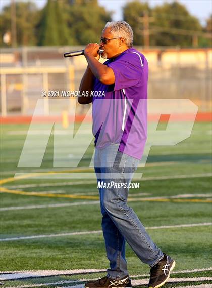 Thumbnail 1 in Lynwood vs. Firebaugh (Lynwood City Classic) photogallery.