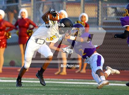 Thumbnail 3 in Lynwood vs. Firebaugh (Lynwood City Classic) photogallery.