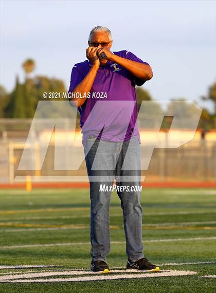 Thumbnail 2 in Lynwood vs. Firebaugh (Lynwood City Classic) photogallery.