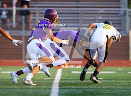 Thumbnail 2 in Lynwood vs. Firebaugh (Lynwood City Classic) photogallery.
