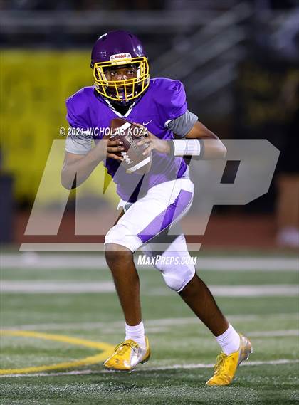 Thumbnail 1 in Lynwood vs. Firebaugh (Lynwood City Classic) photogallery.