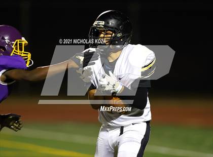 Thumbnail 3 in Lynwood vs. Firebaugh (Lynwood City Classic) photogallery.