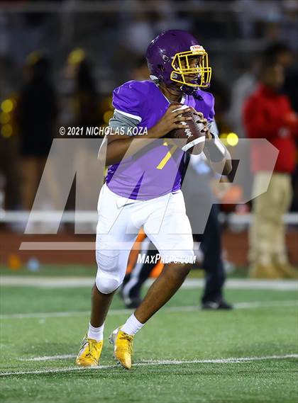 Thumbnail 3 in Lynwood vs. Firebaugh (Lynwood City Classic) photogallery.